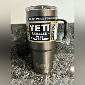 YETI Graphite Travel Mug 20 oz Rampler cup